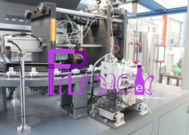 2 Boşluk 1.5l Tam Otomatik Pet Şişe Üretim Makinesi, Karbonlu İçecek Şişesi Üretmek İçin