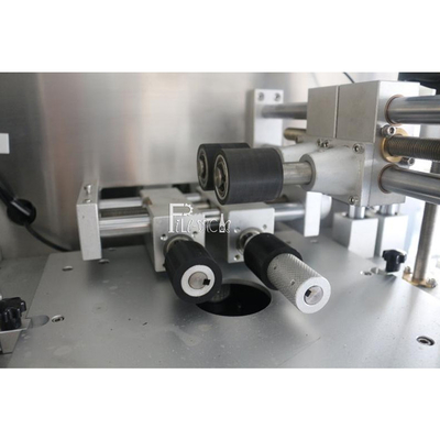 Tam Otomatik Shrink Sleeve Etiketleme Makinesi Buharlı Shrinkli Gövde İçin Çift Kafa