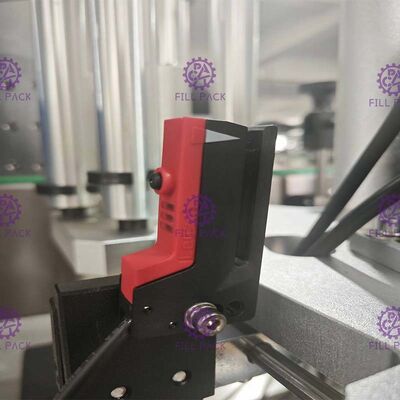 Yuvarlak Şişe için Tek Kafa Yapışkanlı Etiket Etiketleme Makinesi 50BPM