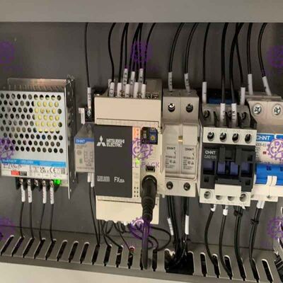 Tek Taraflı 50bpm Pet Plastik Şişe Kendinden Yapışkanlı Etiketleme Makinesi