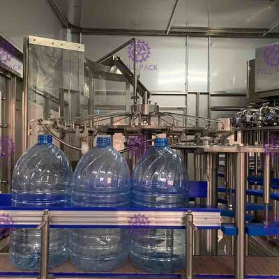 6 Kafaları 600BPH Doğrusal İçme Suyu Şişeleme Mchine Dokunmatik Ekranlı Capper
