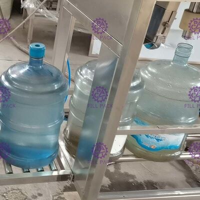 Saf su şişeleme dolum makinesi 3 in 1 Monoblok sıvı dolgu malzemeleri