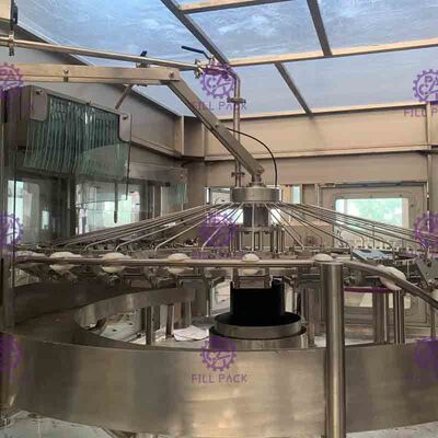 3'ü 1 Arada Monoblok Gazlı İçecek Dolum Kapatma Makinesi Vidalı Kapaklı Plastik Şişe