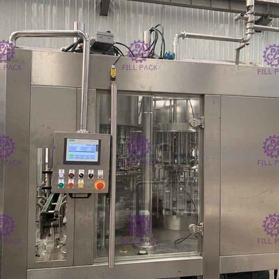 3'ü 1 Arada Monoblok Gazlı İçecek Dolum Kapatma Makinesi Vidalı Kapaklı Plastik Şişe