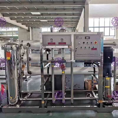 UV Sterilizatörlü Mineral Filtrasyon Paslanmaz Çelik Su Depolarıyla Su Arıtma Sistemi