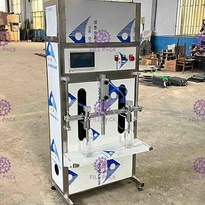 Yarı Otomatik Suyu Dolum Makinesi Lineer Sıvı Plastik Şişeler Maden Suyu