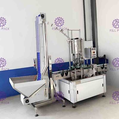 4 Kafaları Otomatik PET Vidalı Şişe Sızdırmazlık / Kapak / Capper Makinesi