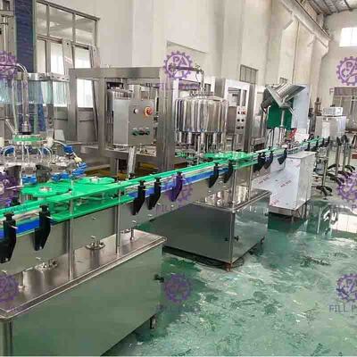 PET İşleme Hattı Gazlı İçecek Lineer Dolum Makinası Yumuşak Drink Şişe