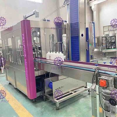 Otomatik monoblok 6000BPH Şişe Entegre 3'ü 1 arada yıkama-dosyalama-kapama Süt Dolum Makinesi / cihazı