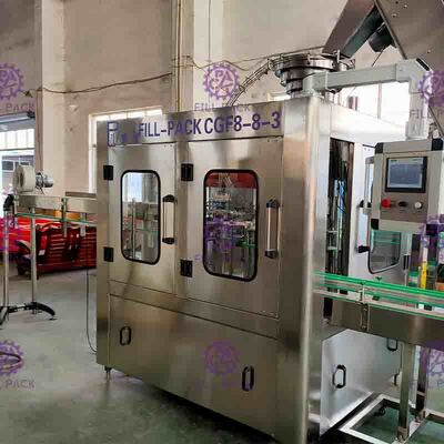 Tam Otomatik 3000BPH Küçük PET Plastik Şişe 3'ü 1 Arada Saf Maden İçme Suyu İçin Su Dolum Şişeleme Makinesi