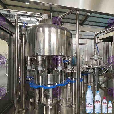 Otomatik PET Küçük Şişe Su Dolum Ekipmanları 3'ü 1 Arada / Monoblok Aspetik 2000ml