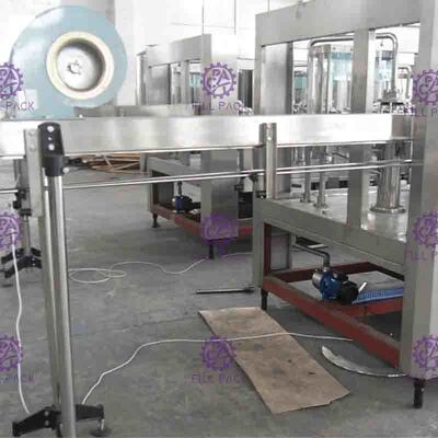 Monoblok Sıvı 1 Plastik Şişe Pulp Suyu Dolgu In Makinesi, 5 Dolum