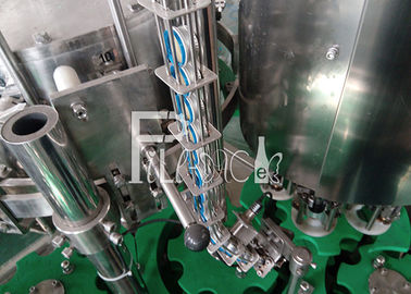 PET Plastik Cam 3 In 1 Monoblok Gazlı İçecek İçecek Su Şişesi Üretim Makinesi / Ekipman / Bitki / Sistem