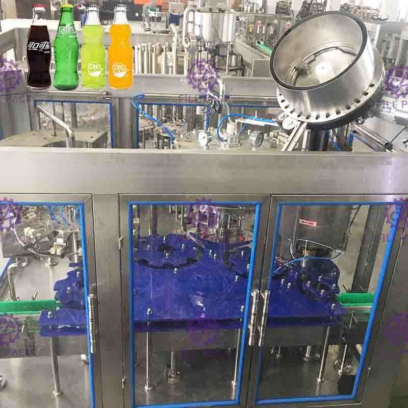 PET Plastik Cam 3 In 1 Monoblok Köpüklü Su Şarap Şişesi Dolum Makinesi / Ekipman / Hat / Bitki / Sistem