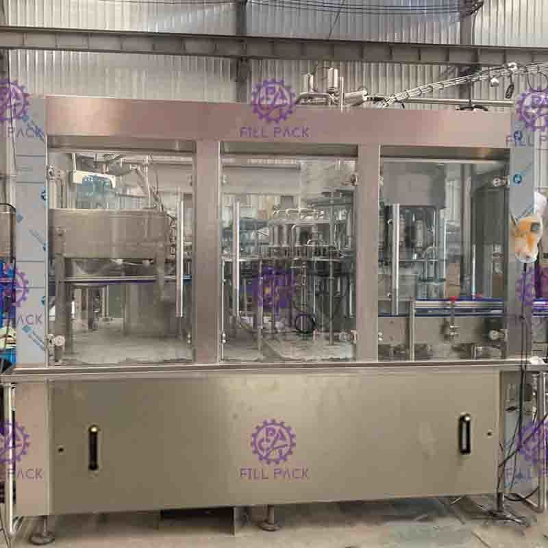 DCGF40-40-12 Plastik vidalı kapaklı PET şişeler için Gazlı İçecek Dolum Makinesi