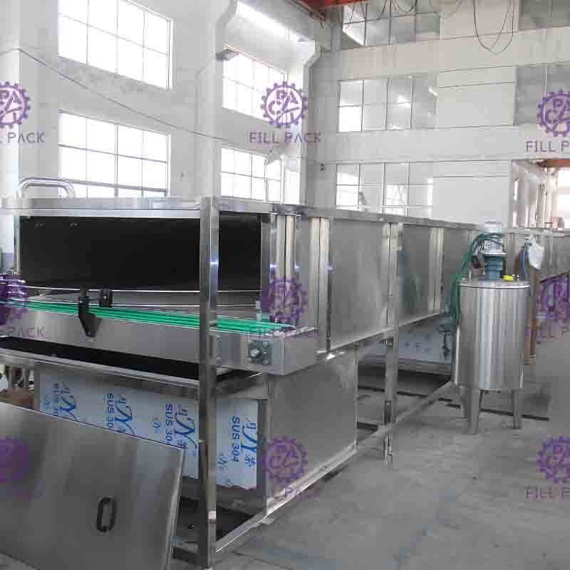 İçecek Yapma Makinası için Şişelenmiş Suyu Soğutma Sterilizatör Şişesi Paketleme Makinesi