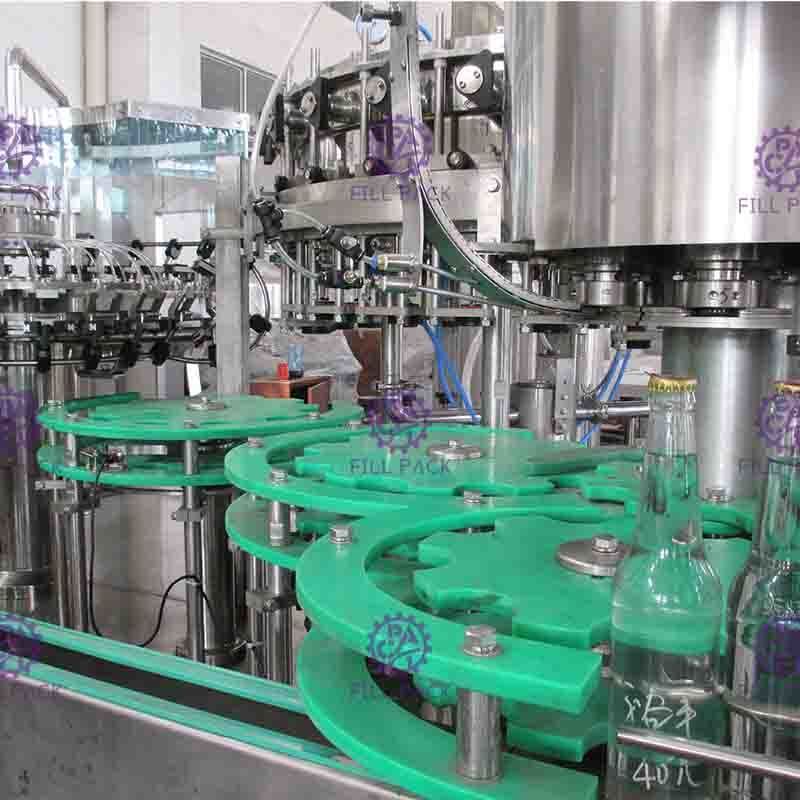 Gazlı Su Suyu Şarap PET Plastik Cam 3 In 1 Monoblok Şişe Üretim Makinesi / Ekipman / Bitki / Sistem