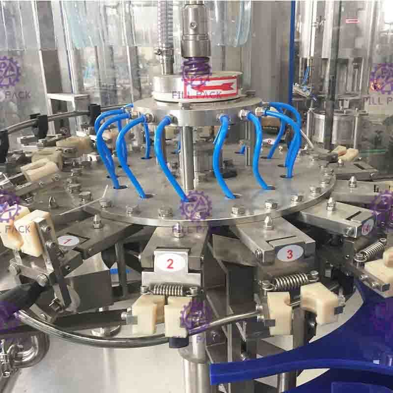 PET Plastik Cam 3 In 1 Monoblok Gaz İçecek İçecek Su Şarap Şişesi Dolum Makinesi / Ekipman / Bitki / Syst